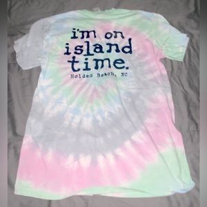 A colorful top that’s in great condition and hardly worn!